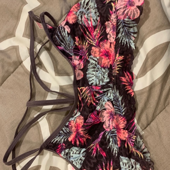 Victoria’s Secret pink bralette
